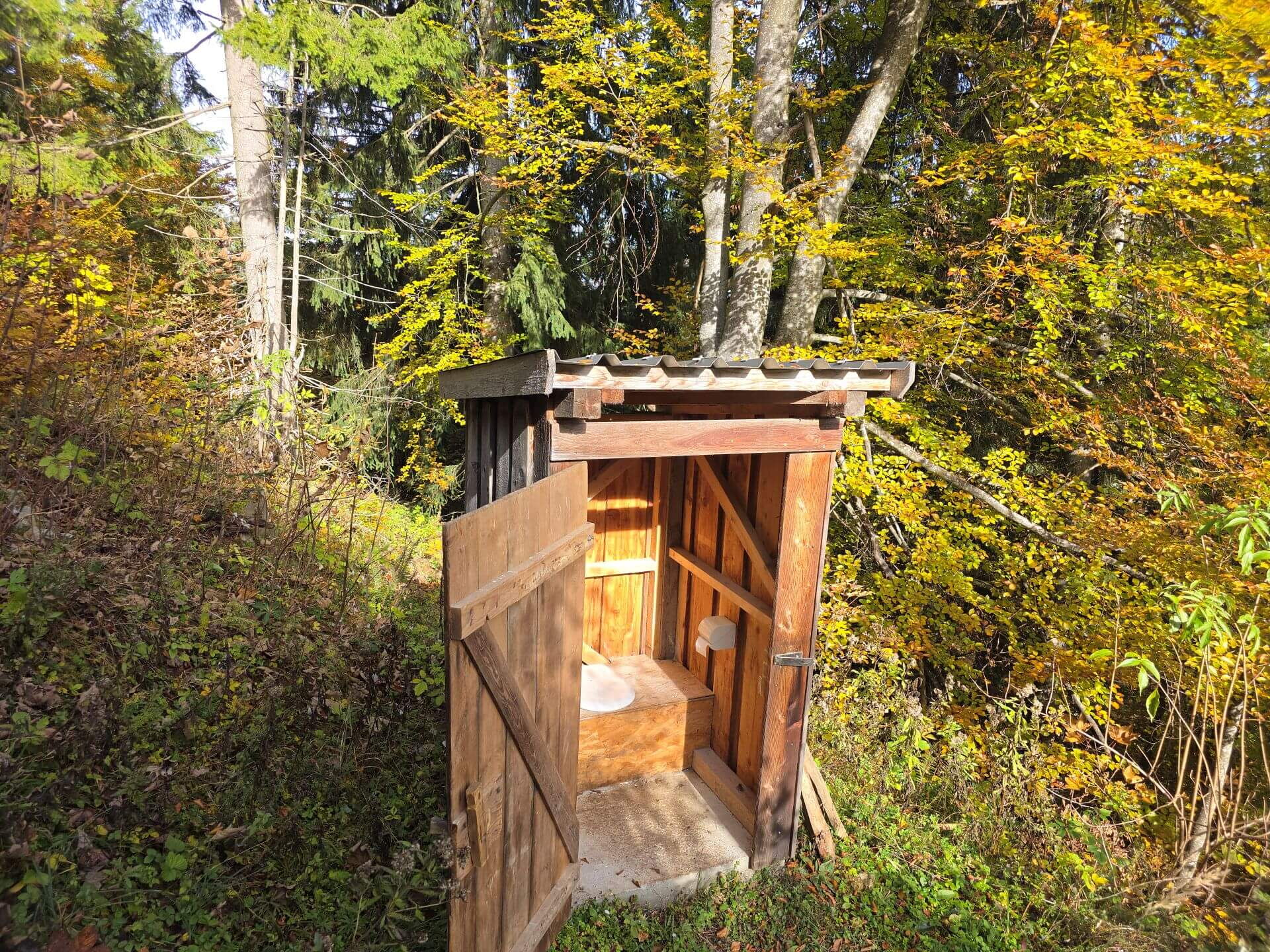 Das stille Örtchen auf der Abenteuer-Hütte.