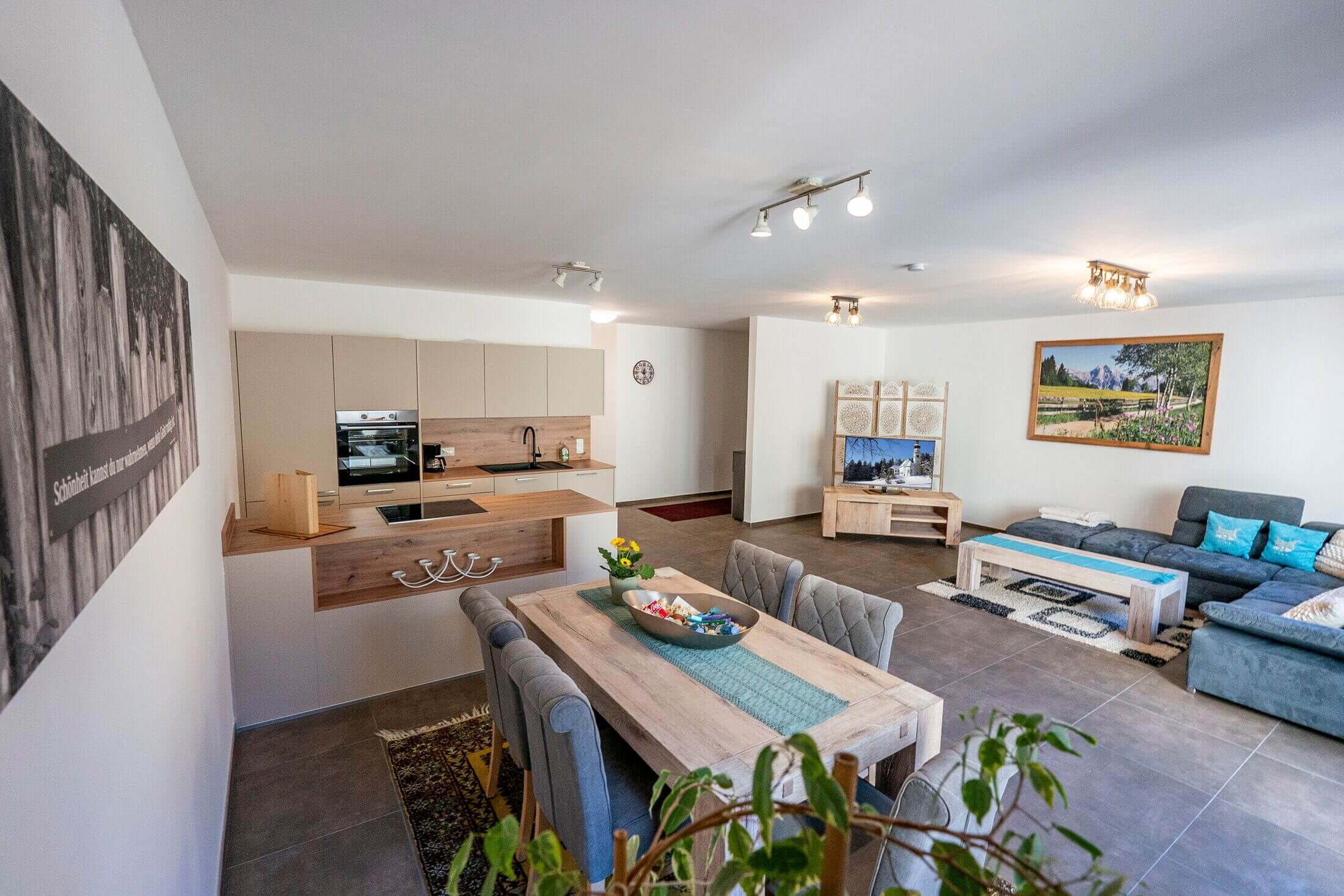 Die Ferienwohnung Alpenfamilienglück mit großem Wohnbereich.