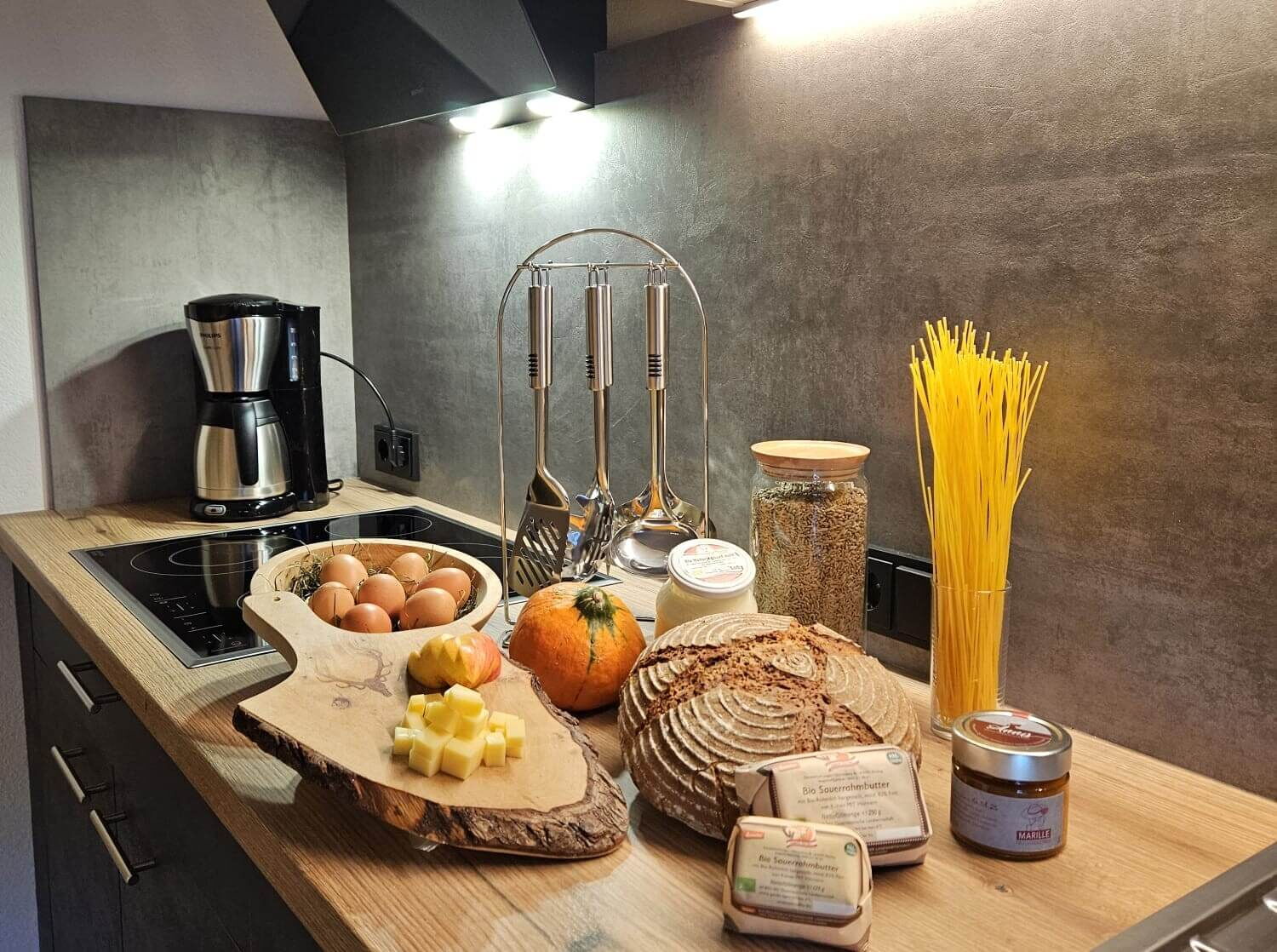 Die Demeter-Hofprodukte, lassen in der Küche Köstlichkeiten zubereiten.