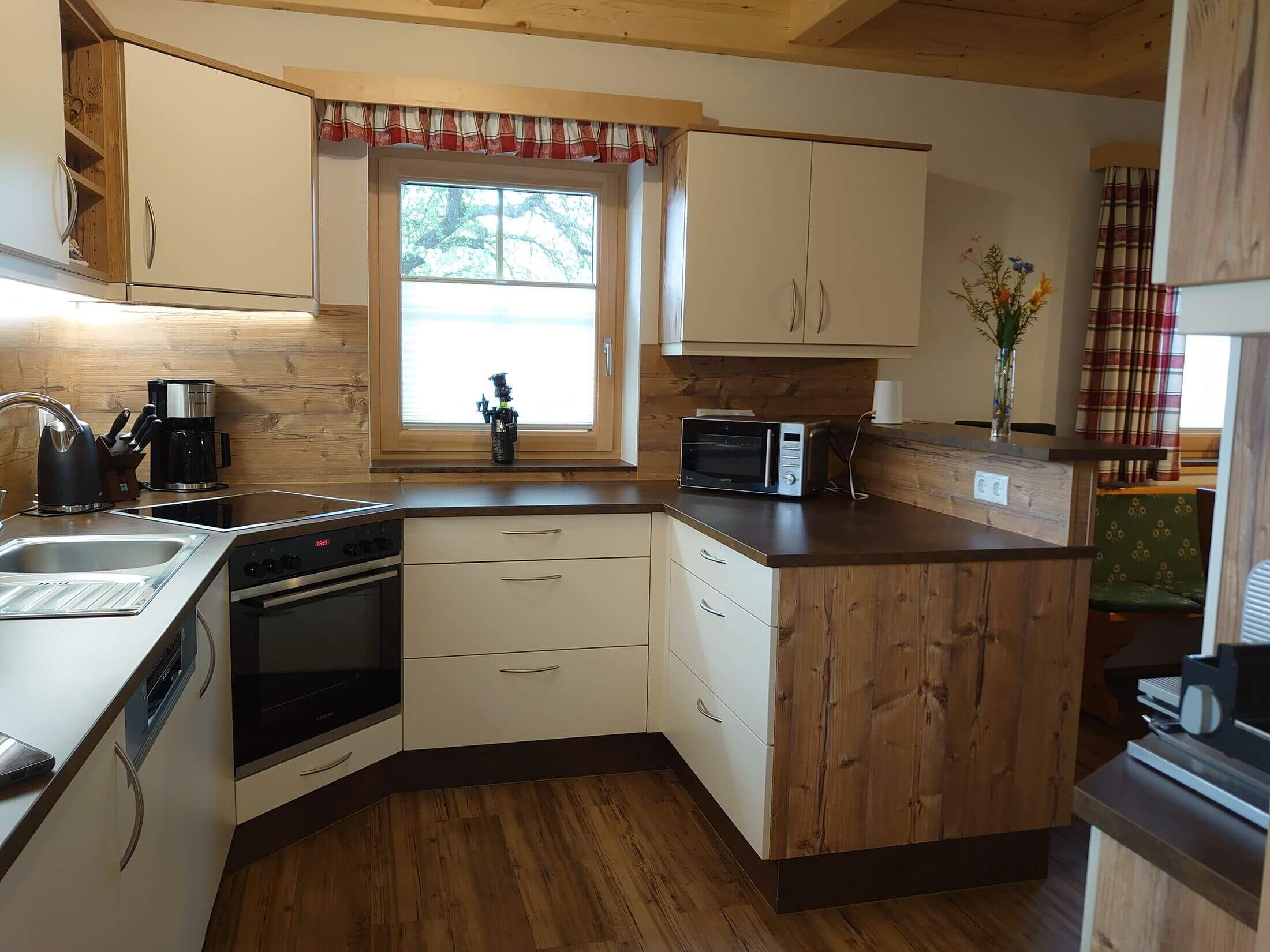 Die Alpensteinbock-Hütte am Greim lädt zum Kochen ein in der Voll Ausgestatten Küche.