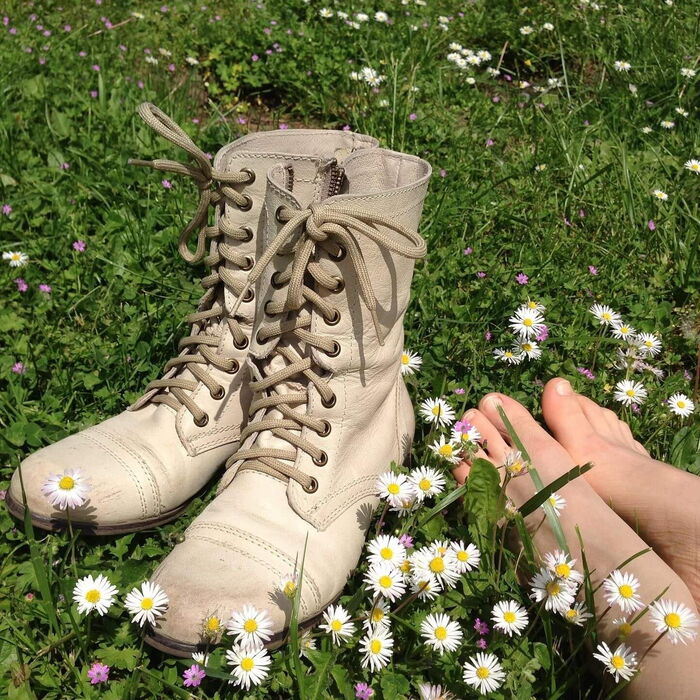 Seele baumeln lassen, Schuhe aus und das Gras und die Blumen spüren.