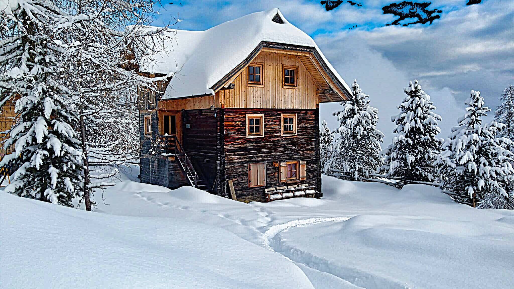 Die Pietschacher Almhütte Hochrindl in ihrem Winterkleid.